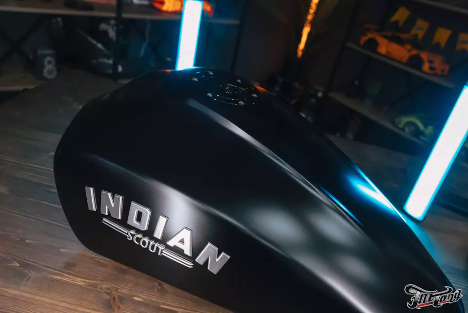 Окрасили детали мотоцикла Indian Scout в черный матовый цвет